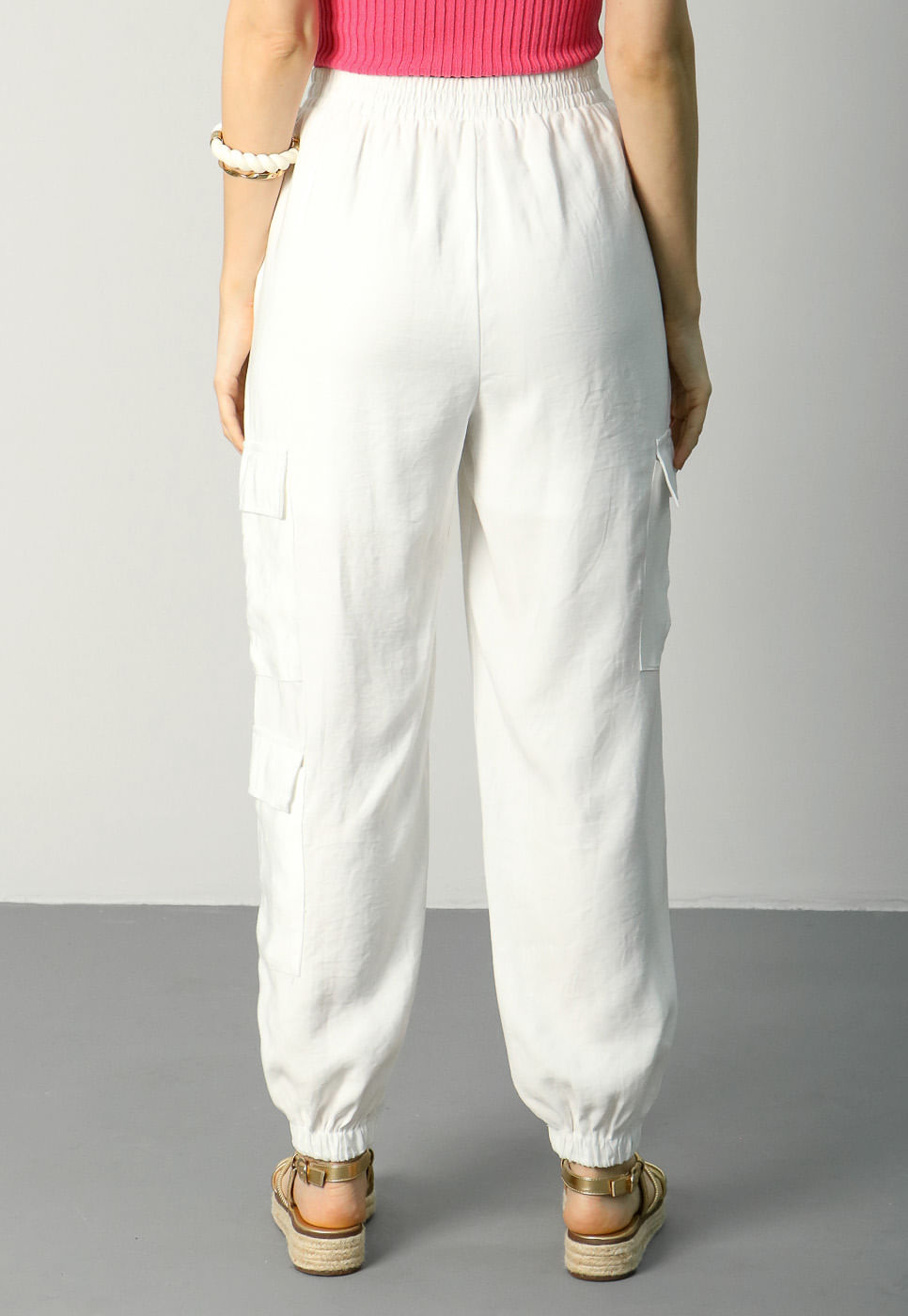 232070318B-CALCA-JOGGER-COM-BOLSOS-EM-VISCOSE-BRANCO_5