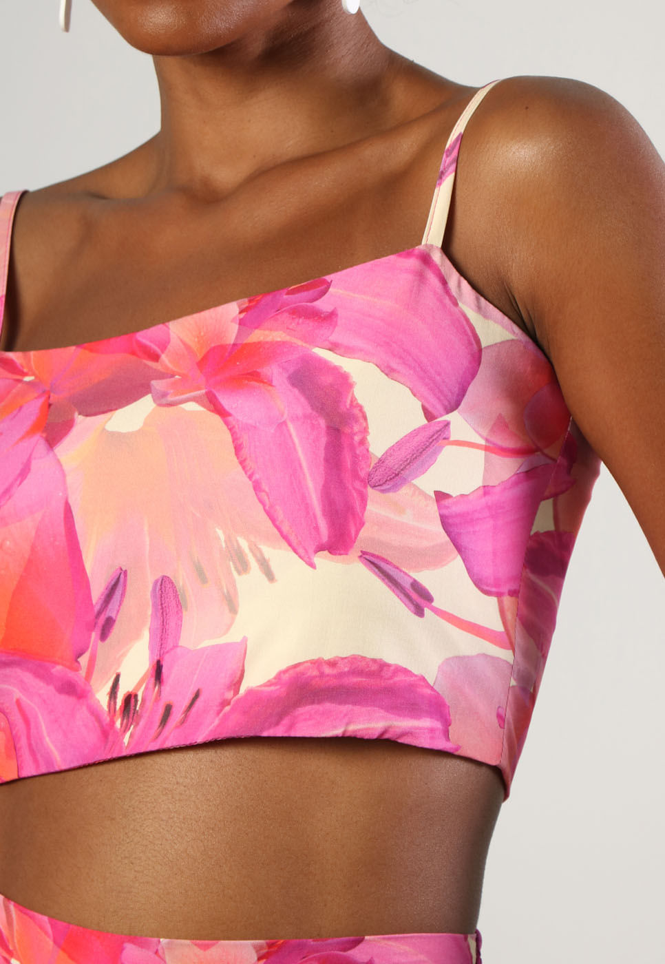 232011115A-BLUSA-CROPPED-EM-VISCOSE-FLORAL-AQUARELADA-PINK_10