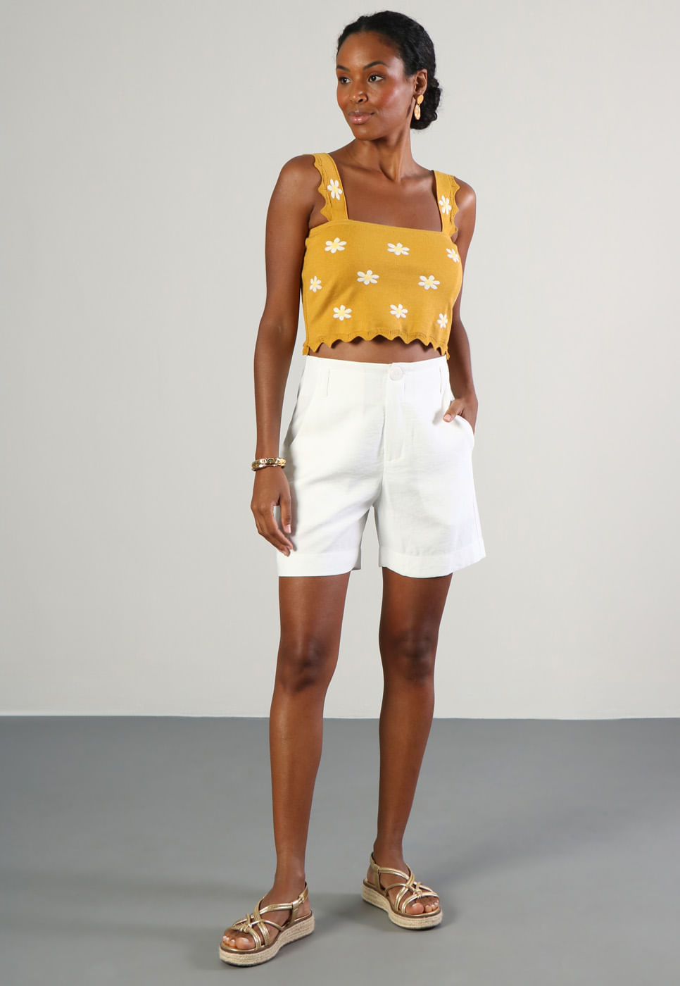 232011159C-BLUSA-CROPPED-FLORAL-BRANCO-EM-TRICOT-AMARELO_7