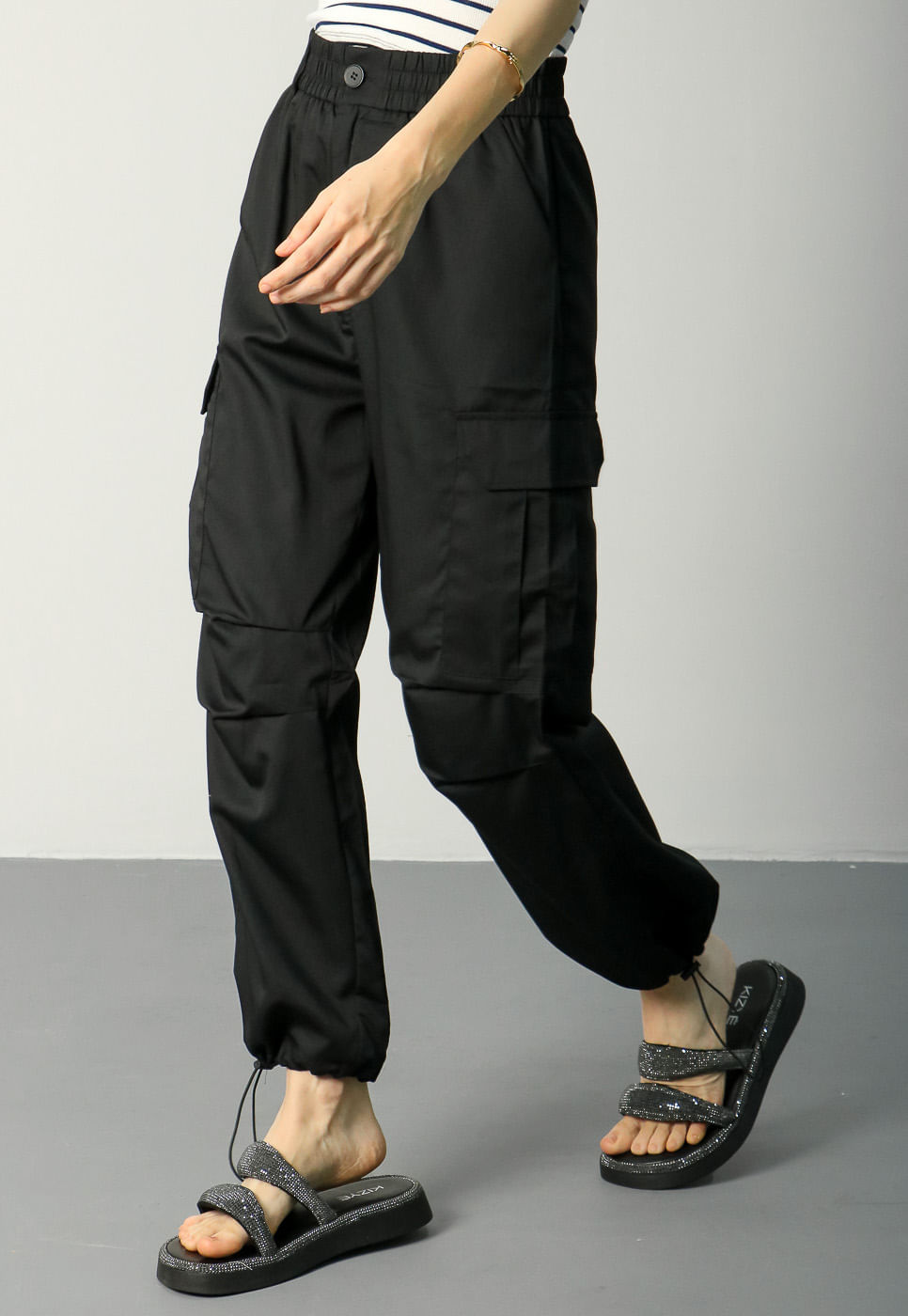 232070319C-CALCA-CARGO-PARACHUTE-PRETO_3