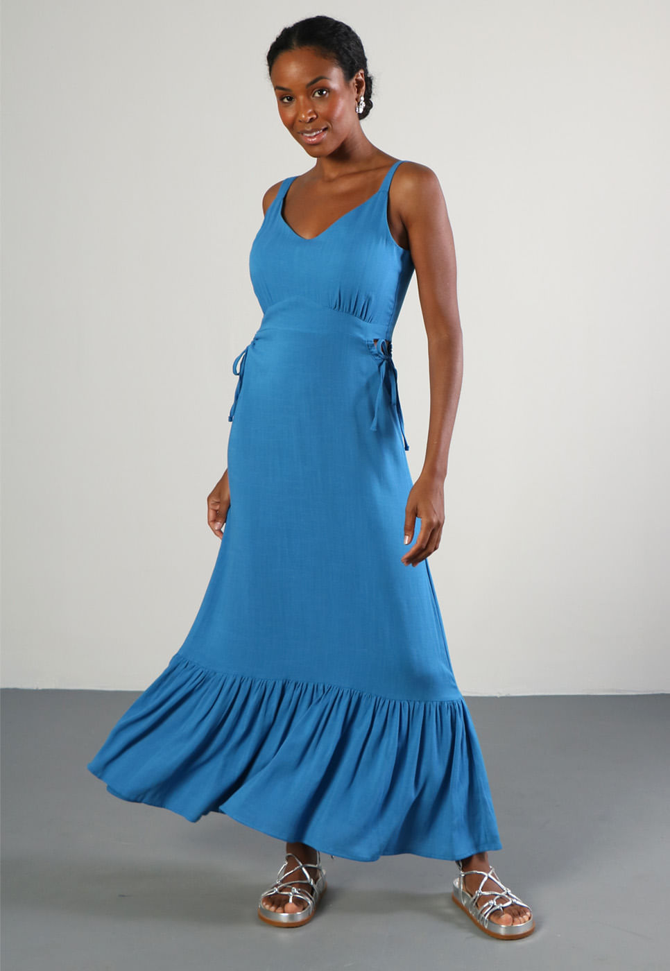 232030673A-VESTIDO-LONGO-CUT-OUT-COM-AMARRACAO-AZUL_1