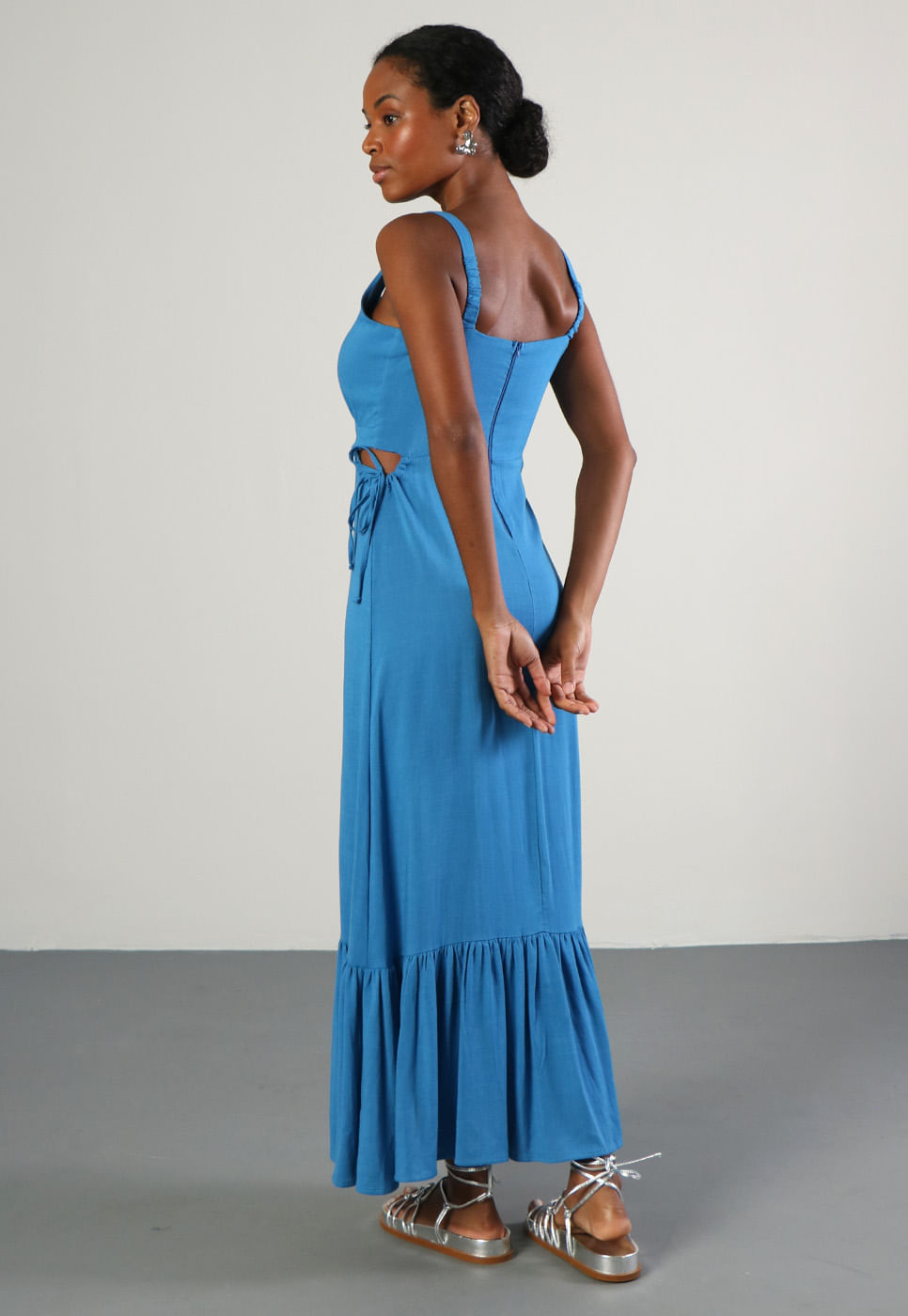 232030673A-VESTIDO-LONGO-CUT-OUT-COM-AMARRACAO-AZUL_2