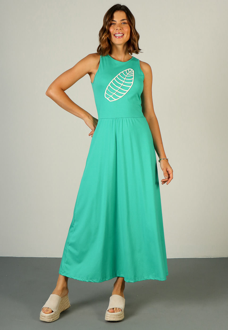 232030691A_VESTIDO-LONGO-COM-BORDADO-CORDEL-EM-MALHA-VERDE_1