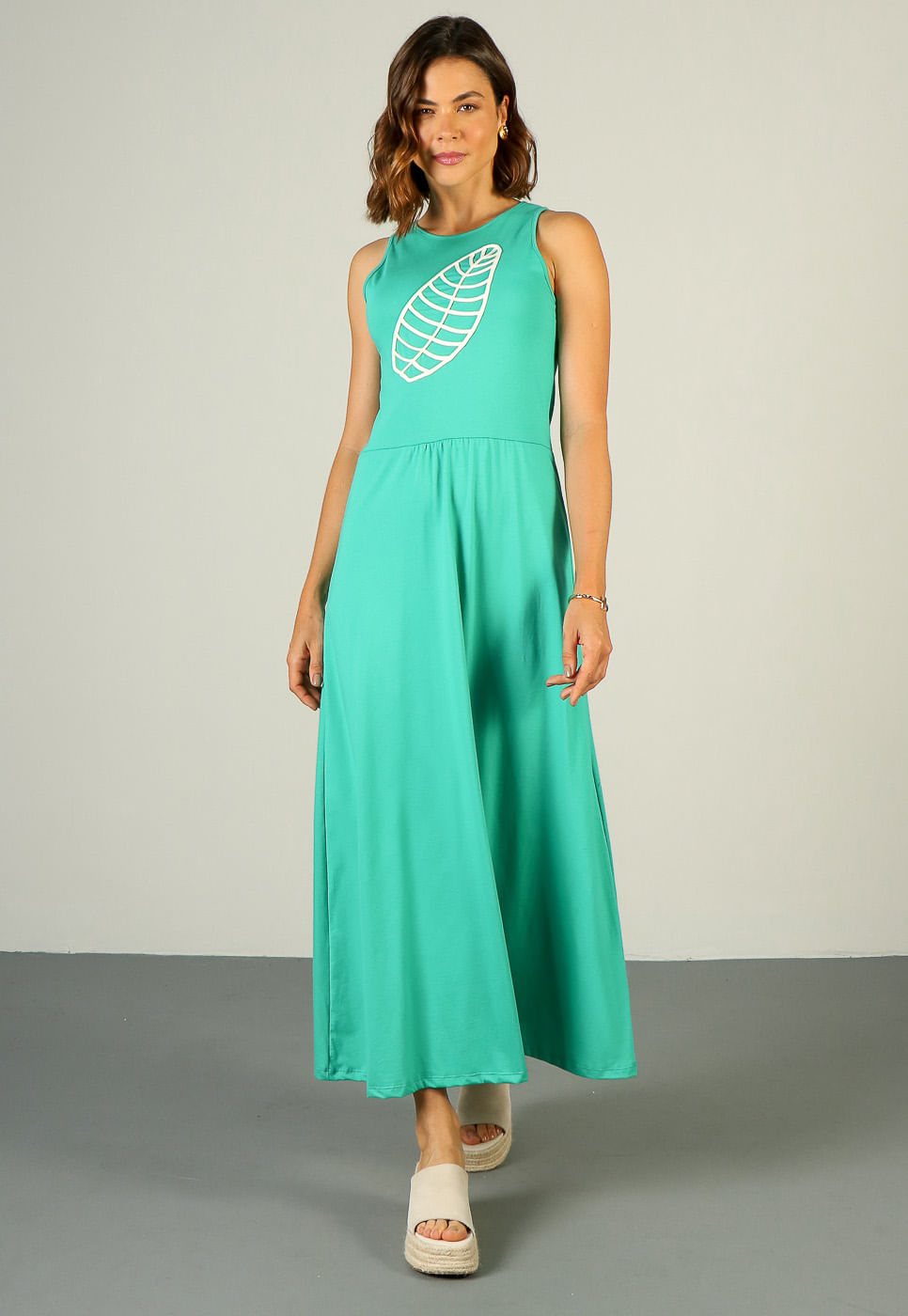 232030691A_VESTIDO-LONGO-COM-BORDADO-CORDEL-EM-MALHA-VERDE_4