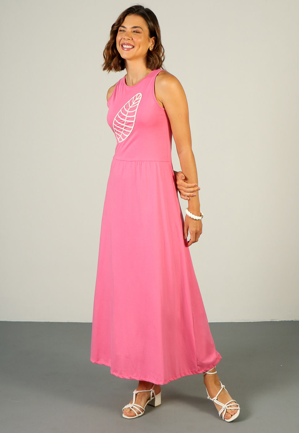 232030691B_VESTIDO-LONGO-COM-BORDADO-CORDEL-EM-MALHA-ROSA_4