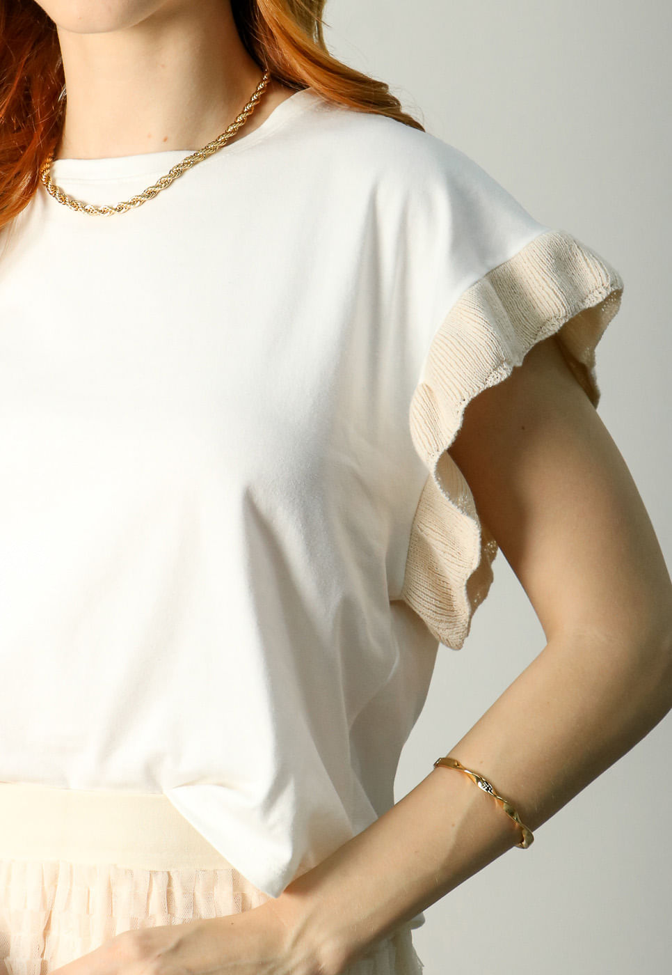 232011149A_BLUSA-CROPPED-MANGA-DE-BABADO-EM-MEIA-MALHA-OFF-WHITE_999