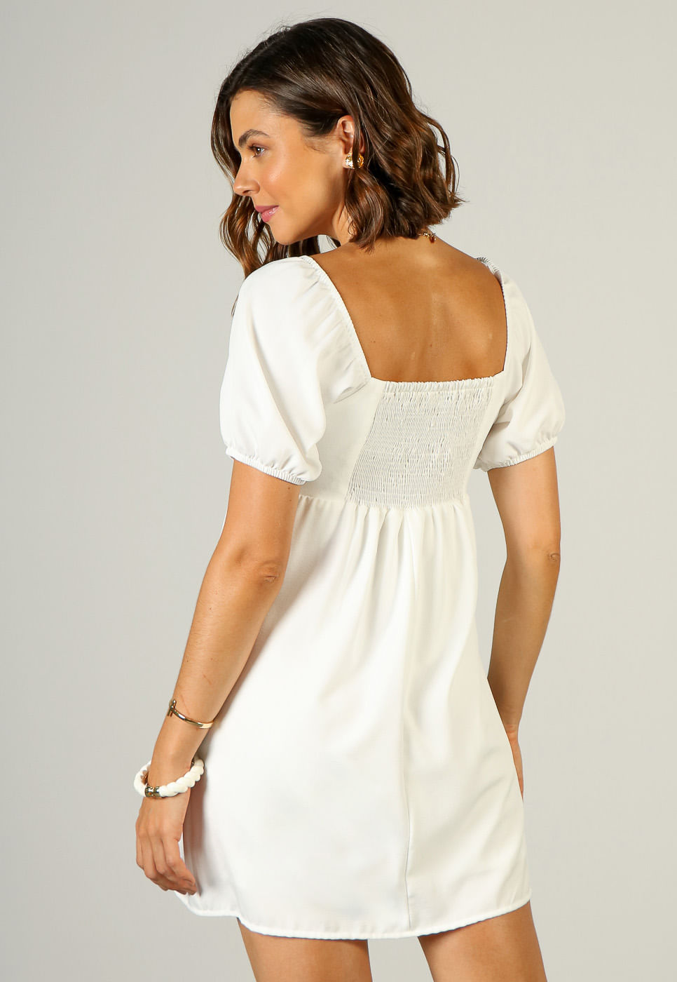 232030694A_VESTIDO-CURTO-BUSTO-FRANZIDO-EM-CREPE-BRANCO_4