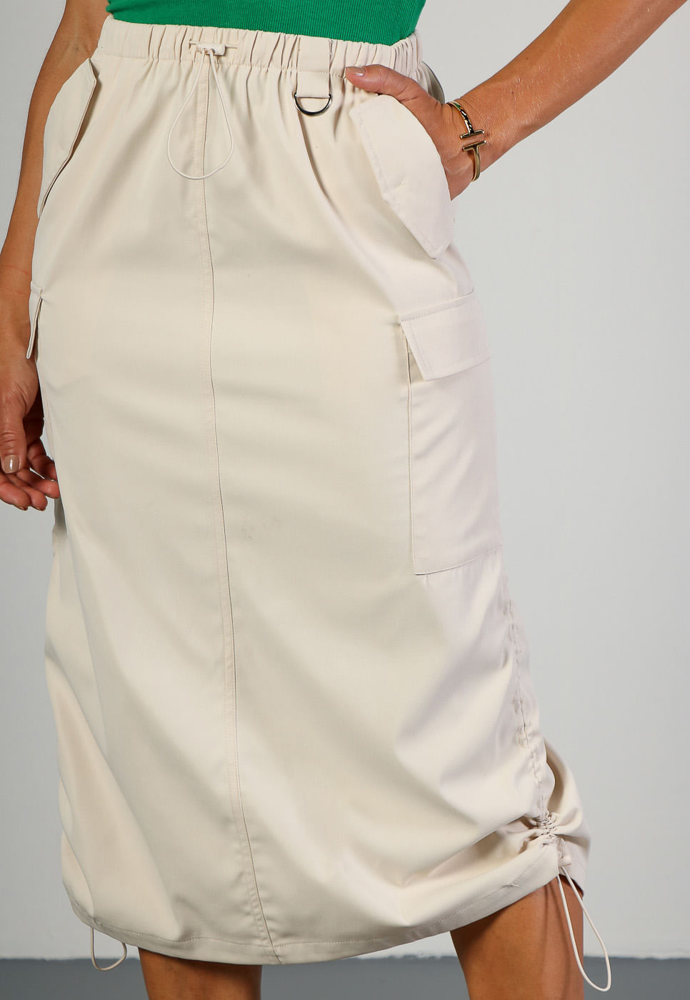 241020212A_Saia-Midi-Parachute-com-Bolsos-e-Puxadores-Off-White_2