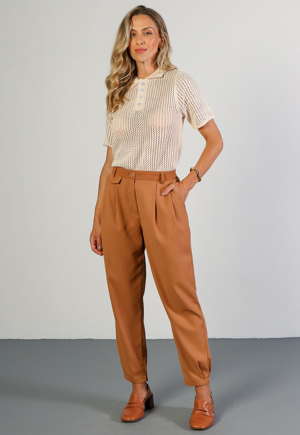 241070327B_Calca-Slouchy-com-Bolsos-Alfaiataria-Caramelo_1
