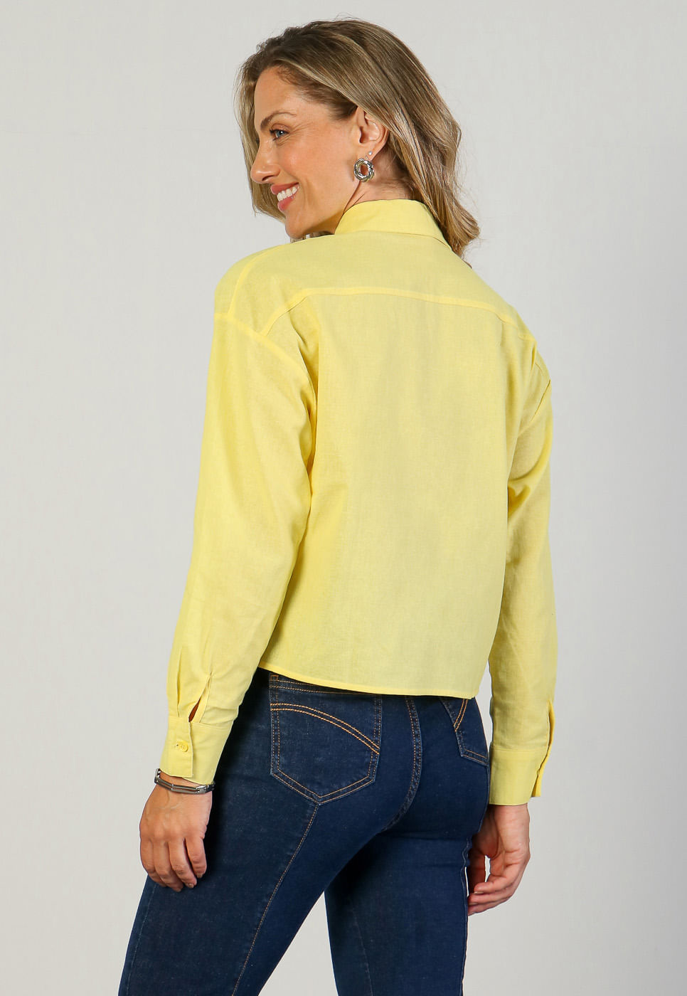 241011167D_Camisa-Cropped-Manga-Longa-em-Algodao-Amarelo_999