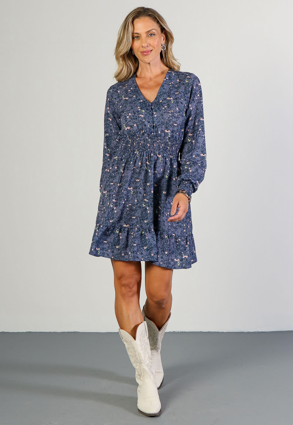 241030695A_VESTIDO-CURTO-DECOTE-V-EM-CREPE-FLORAL-MARINHO_1