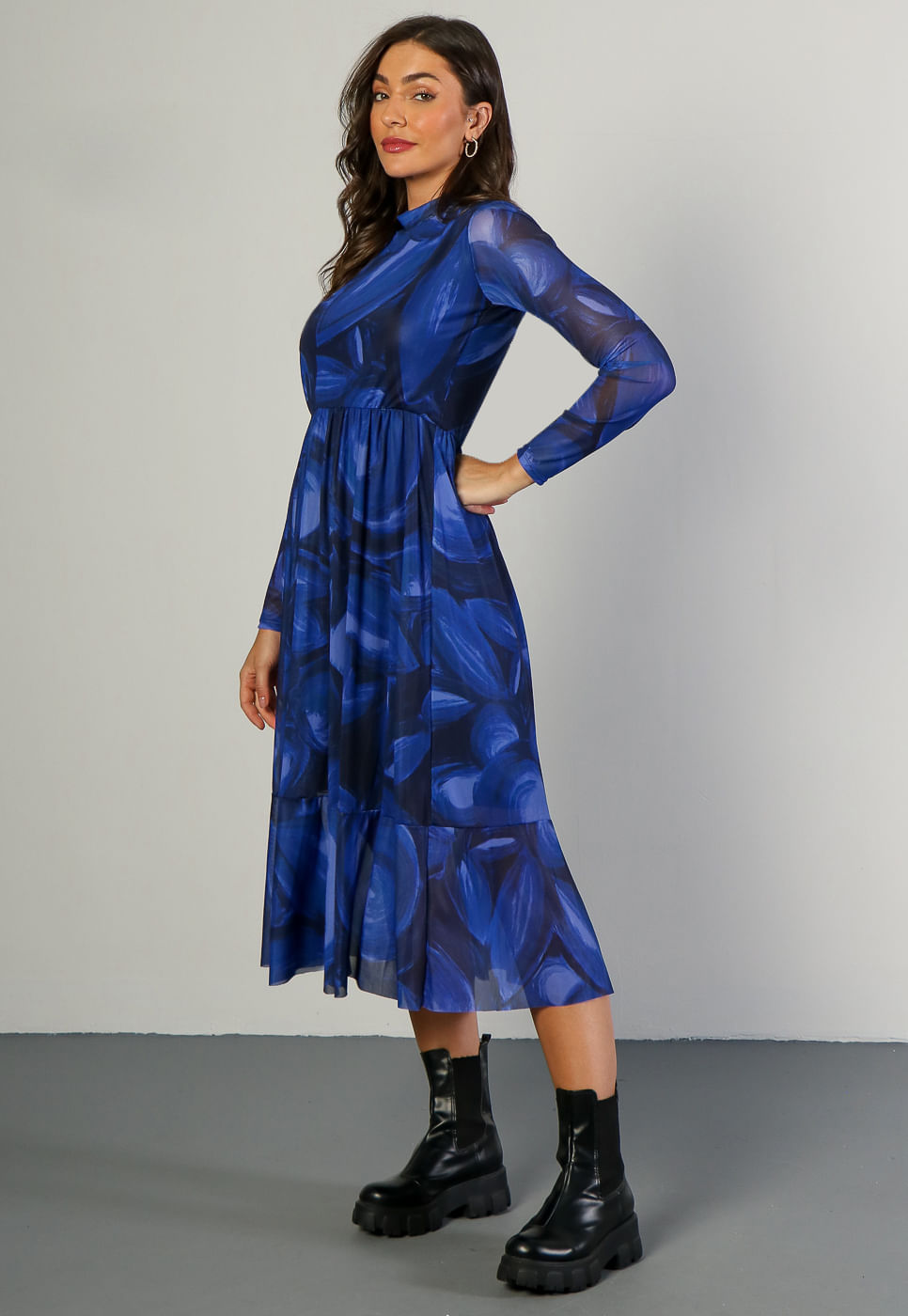 241030703B_VESTIDO-MIDI-MANGA-LONGA-EM-TULE-ABSTRATO-AZUL-E-PRETO_1