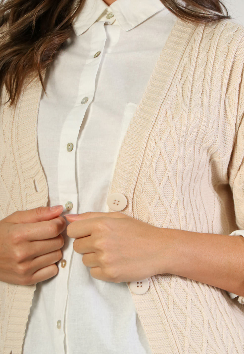 241080208A_CARDIGAN-ALONGADO-EM-TRICOT-COM-TEXTURAS-BEGE_6