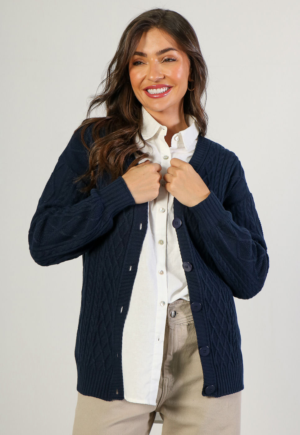 241080208C_CARDIGAN-ALONGADO-EM-TRICOT-COM-TEXTURAS-MARINHO_3