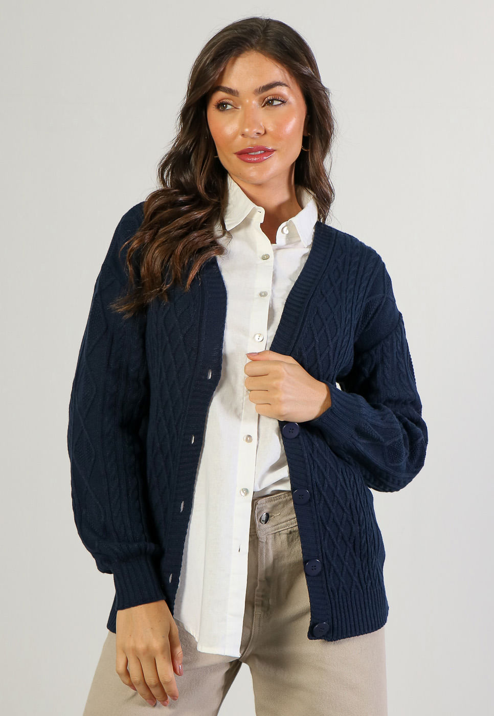 241080208C_CARDIGAN-ALONGADO-EM-TRICOT-COM-TEXTURAS-MARINHO_1