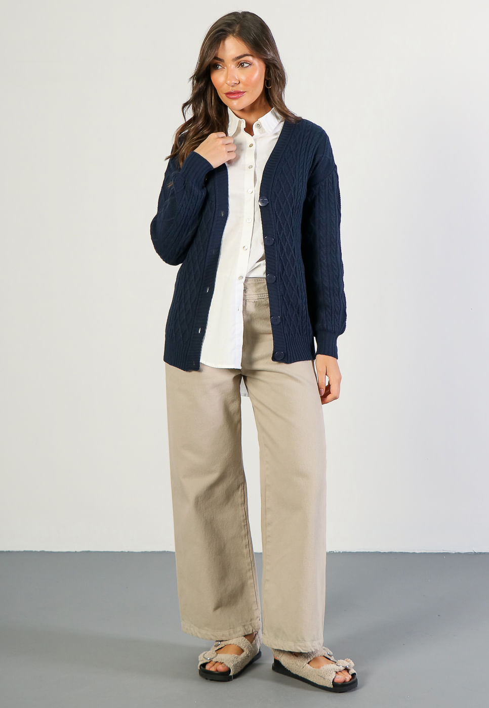241080208C_CARDIGAN-ALONGADO-EM-TRICOT-COM-TEXTURAS-MARINHO_999