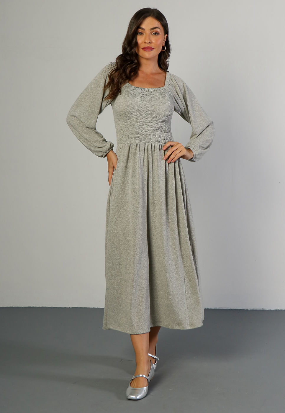 241030704A_VESTIDO-MIDI-DECOTE-QUADRADO-EM-MALHA-TRICOT-CINZA-MESCLA_2