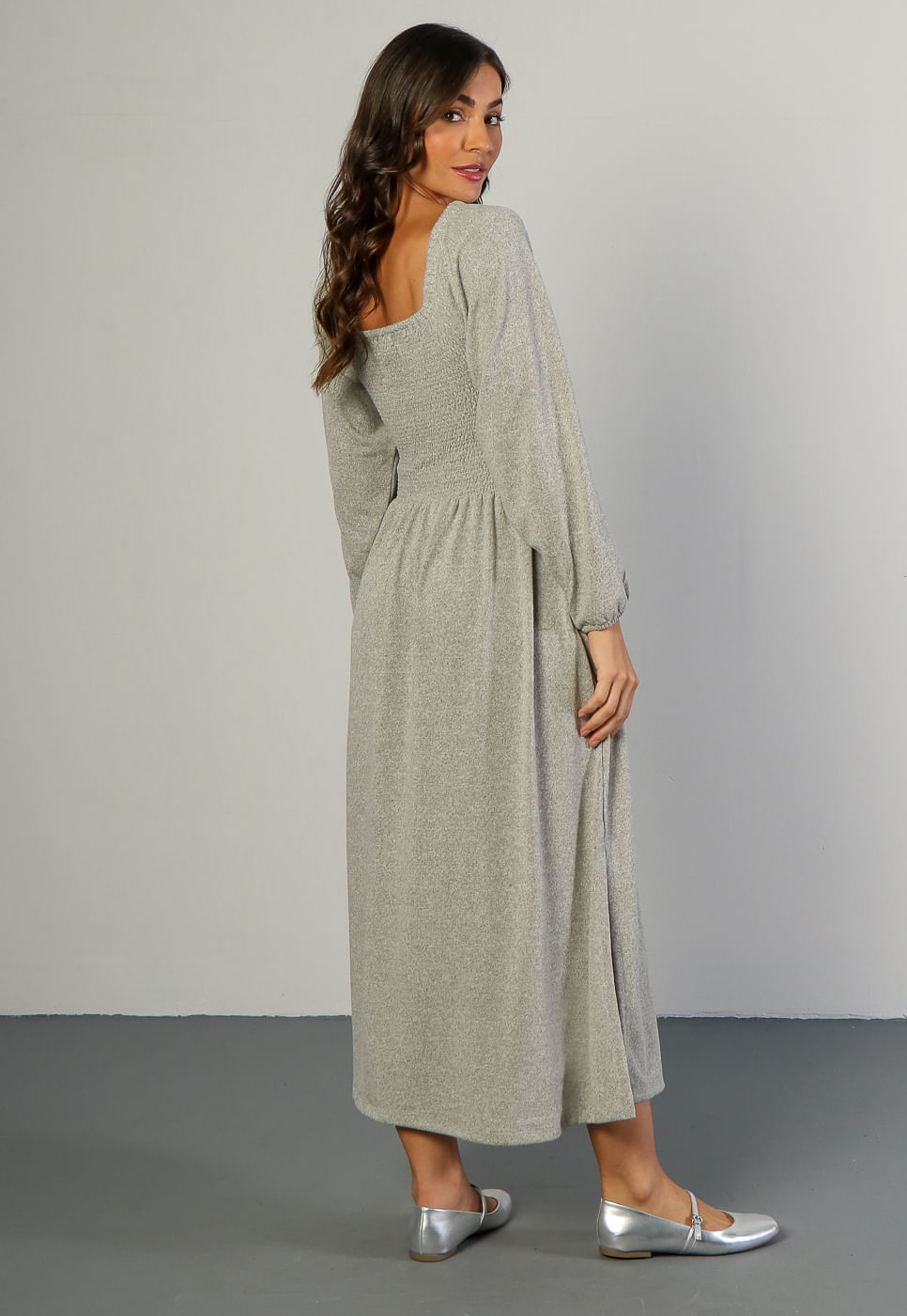 241030704A_VESTIDO-MIDI-DECOTE-QUADRADO-EM-MALHA-TRICOT-CINZA-MESCLA_999