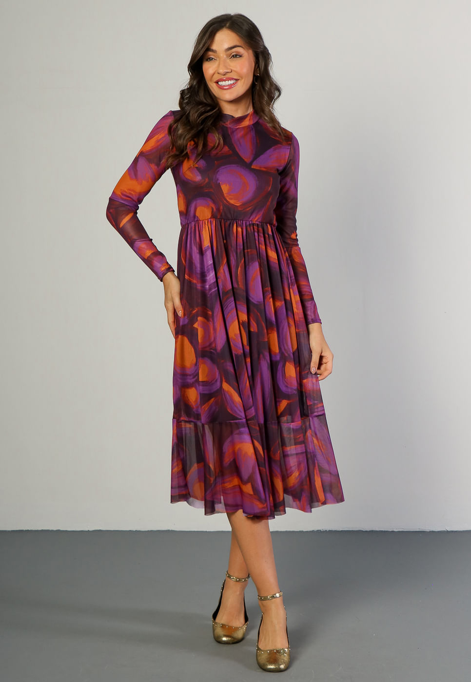 241030703A_VESTIDO-MIDI-MANGA-LONGA-EM-TULE-ABSTRATO-ROXO-E-LARANJA_1