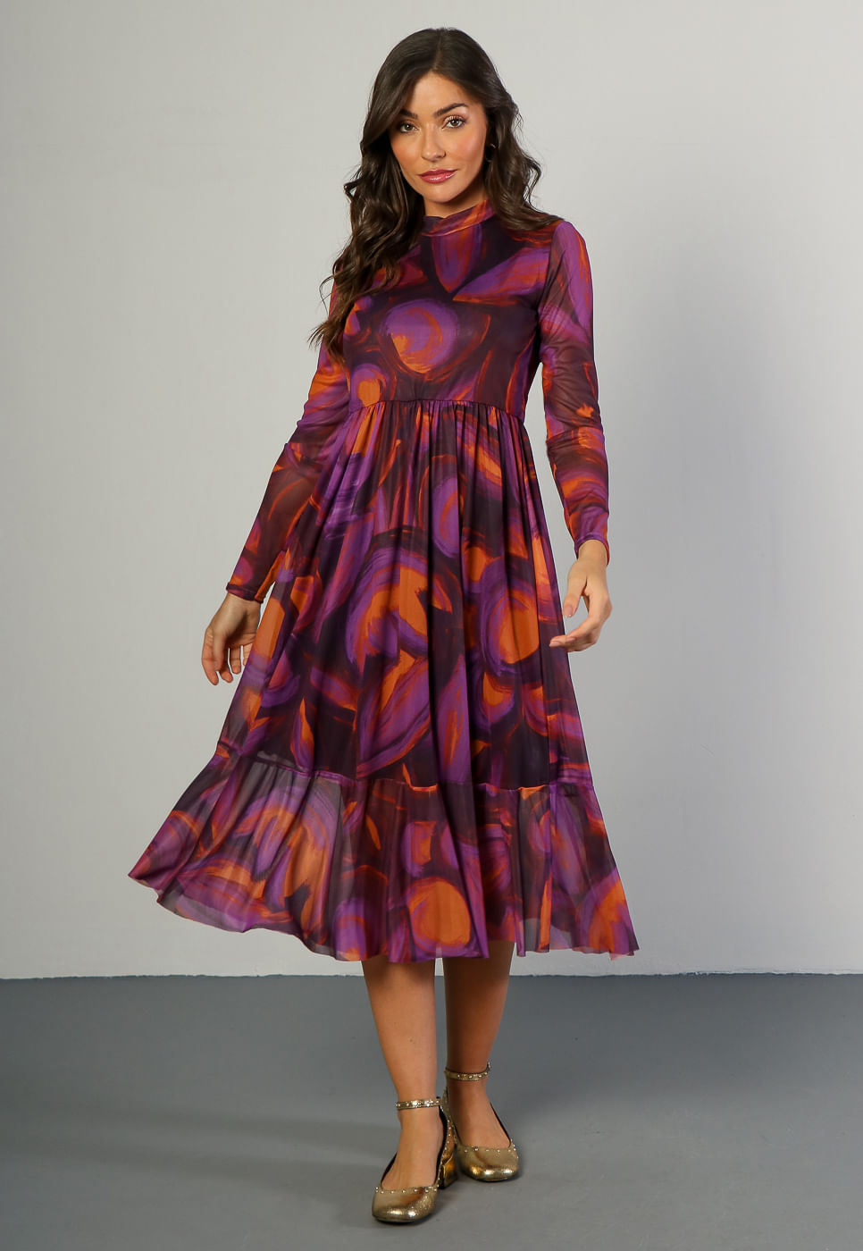 241030703A_VESTIDO-MIDI-MANGA-LONGA-EM-TULE-ABSTRATO-ROXO-E-LARANJA_2