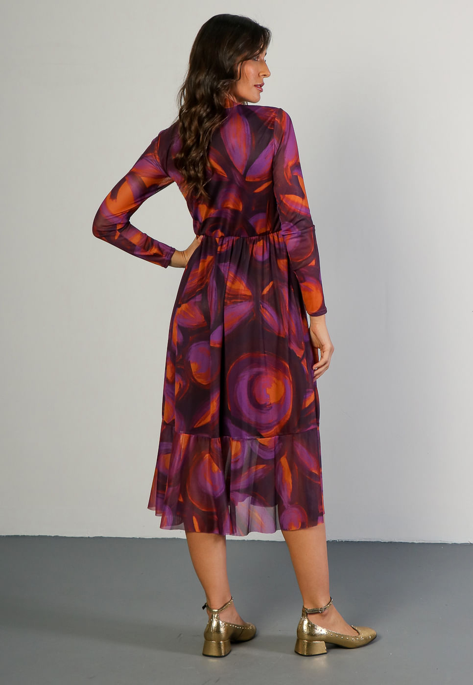 241030703A_VESTIDO-MIDI-MANGA-LONGA-EM-TULE-ABSTRATO-ROXO-E-LARANJA_999