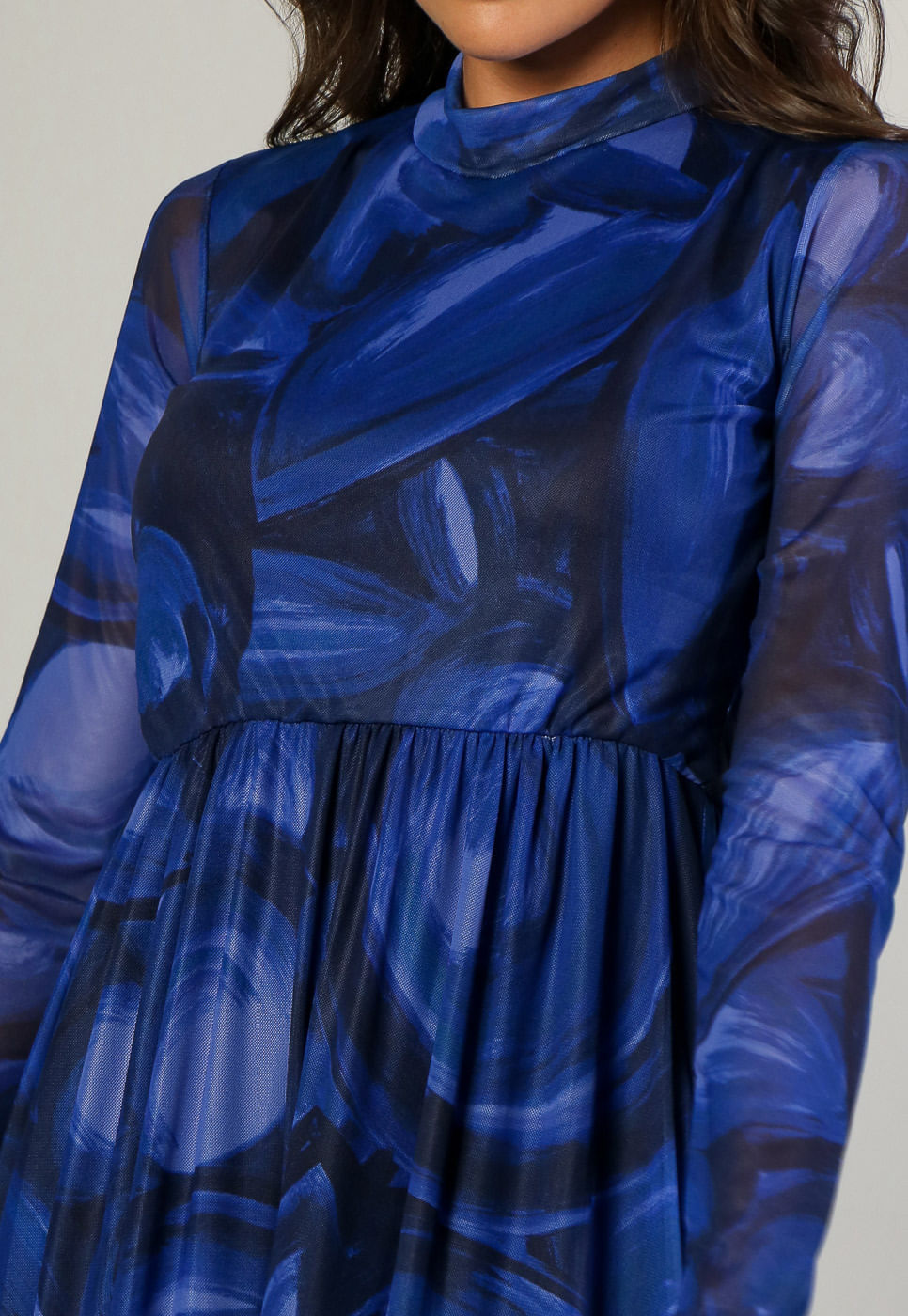 241030703B_VESTIDO-MIDI-MANGA-LONGA-EM-TULE-ABSTRATO-AZUL-E-PRETO_4