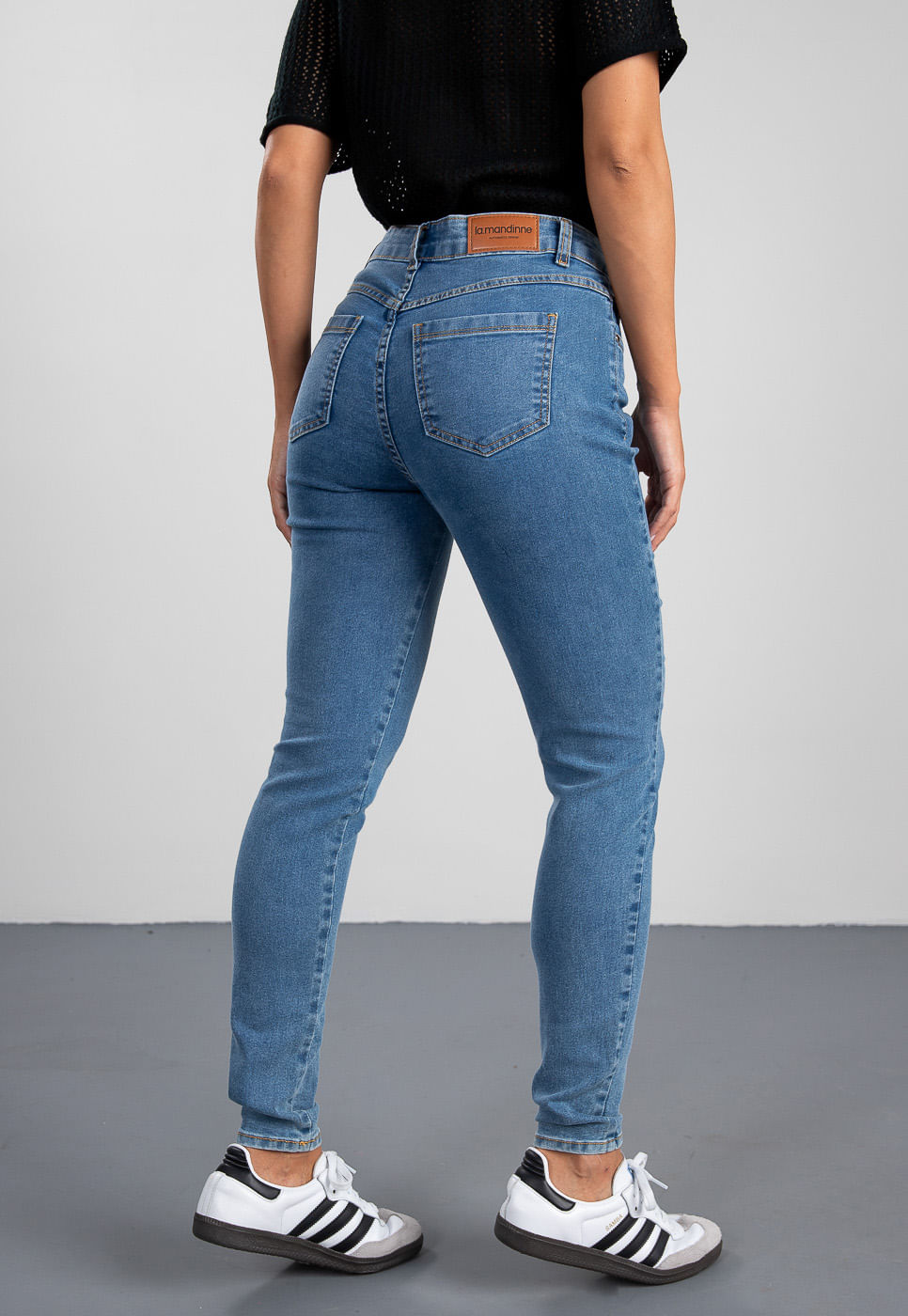 241070321A_CALCA-SKINNY-CINTURA-MEDIA-EM-JEANS-AZUL-MEDIO_999