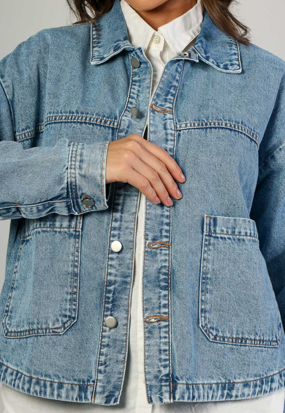 241080207A_JAQUETA-OVERSIZED-EM-JEANS-MARMORIZADO-AZUL-CLARO_5
