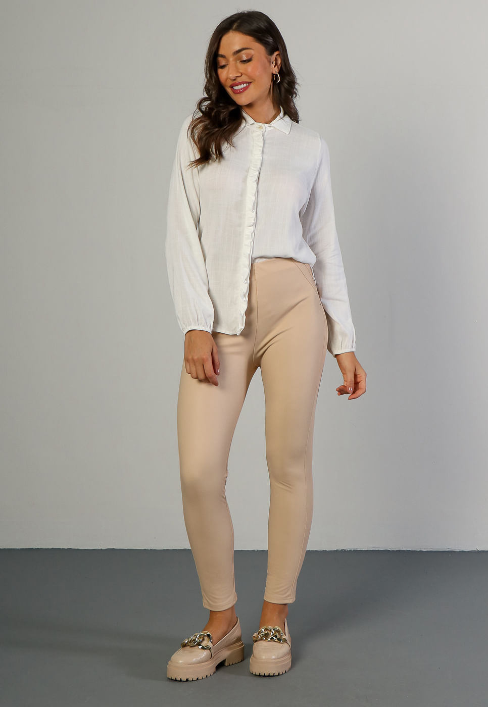 241011189A_CAMISA-MANGA-LONGA-BABADO-SOBREPOSTO-EM-VISCOSE-OFF-WHITE_999