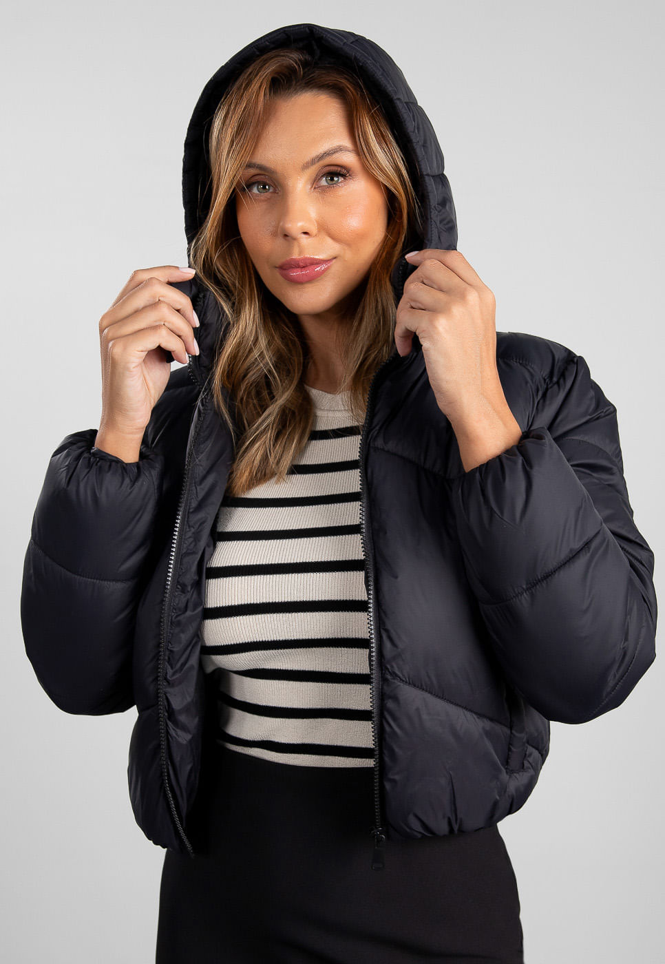 241080221A_JAQUETA-PUFFER-CROPPED-PRETA_2