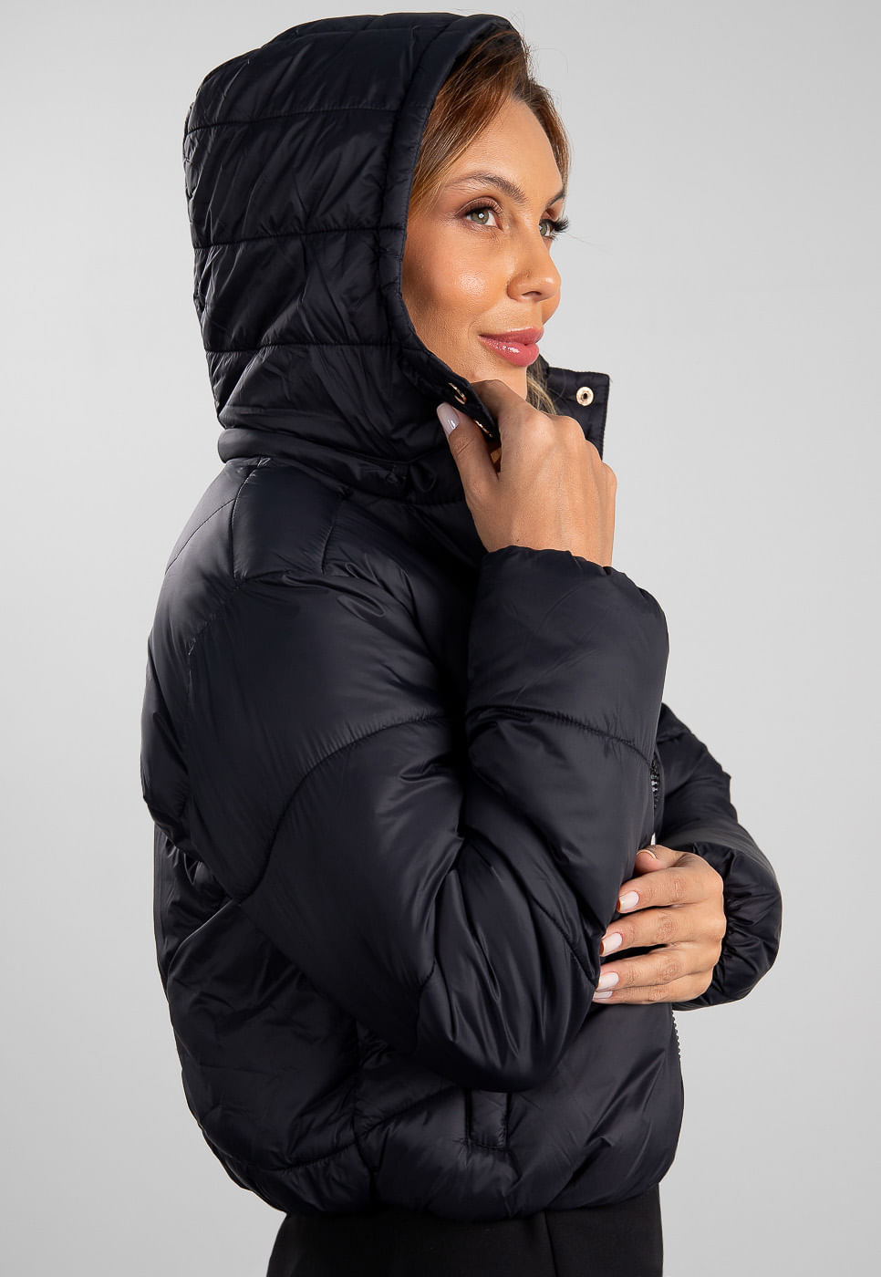 241080221A_JAQUETA-PUFFER-CROPPED-PRETA_5