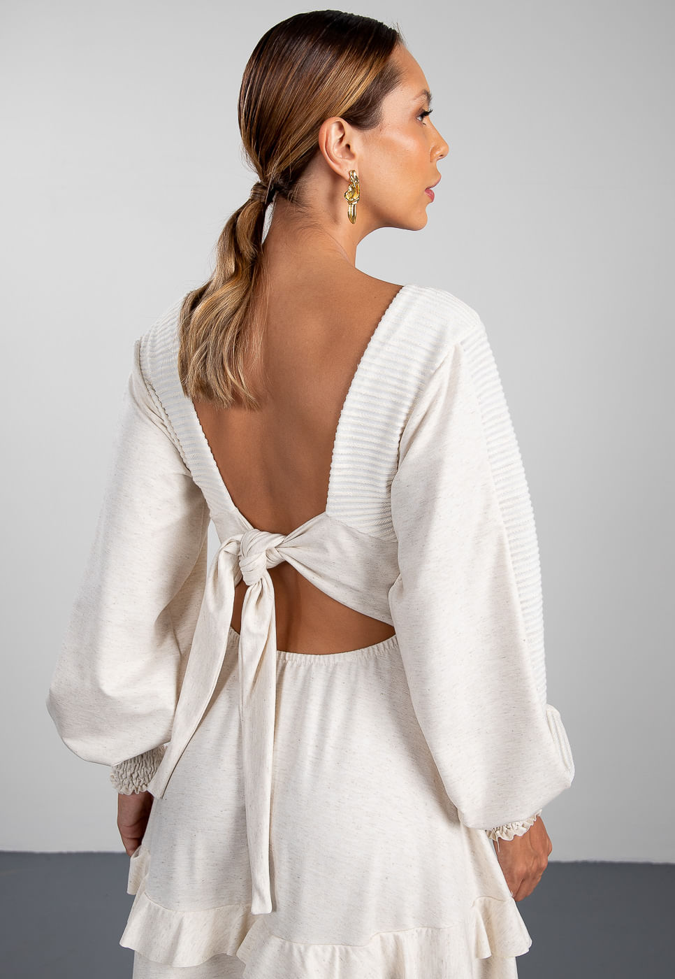 241030702A_VESTIDO-LONGO-COM-DECOTE-NAS-COSTAS-EM-VISCOLINHO-BEGE-CLARO_999