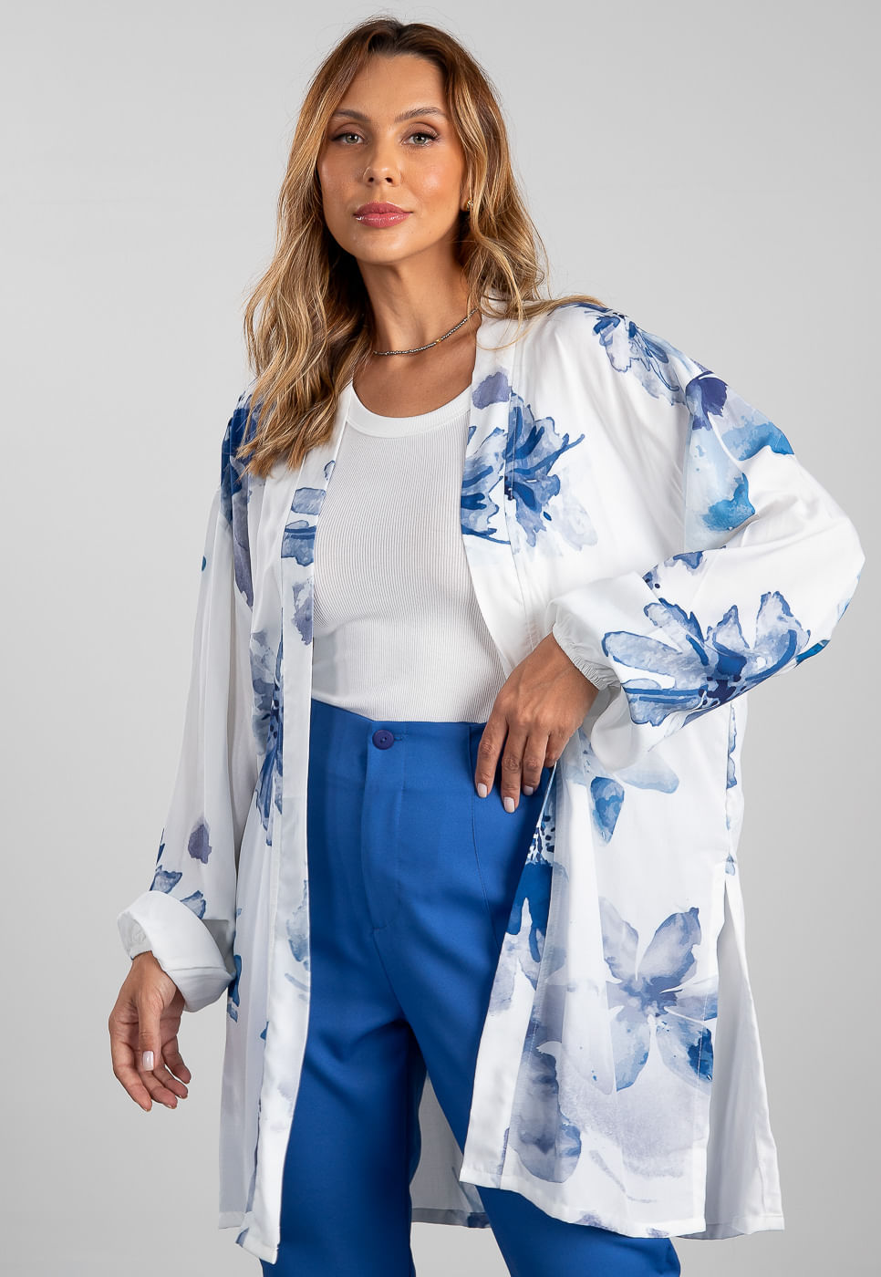 241011209A_KIMONO-ALONGADO-EM-VISCOSE-FLORAL-AQUARELADA-AZUL_2