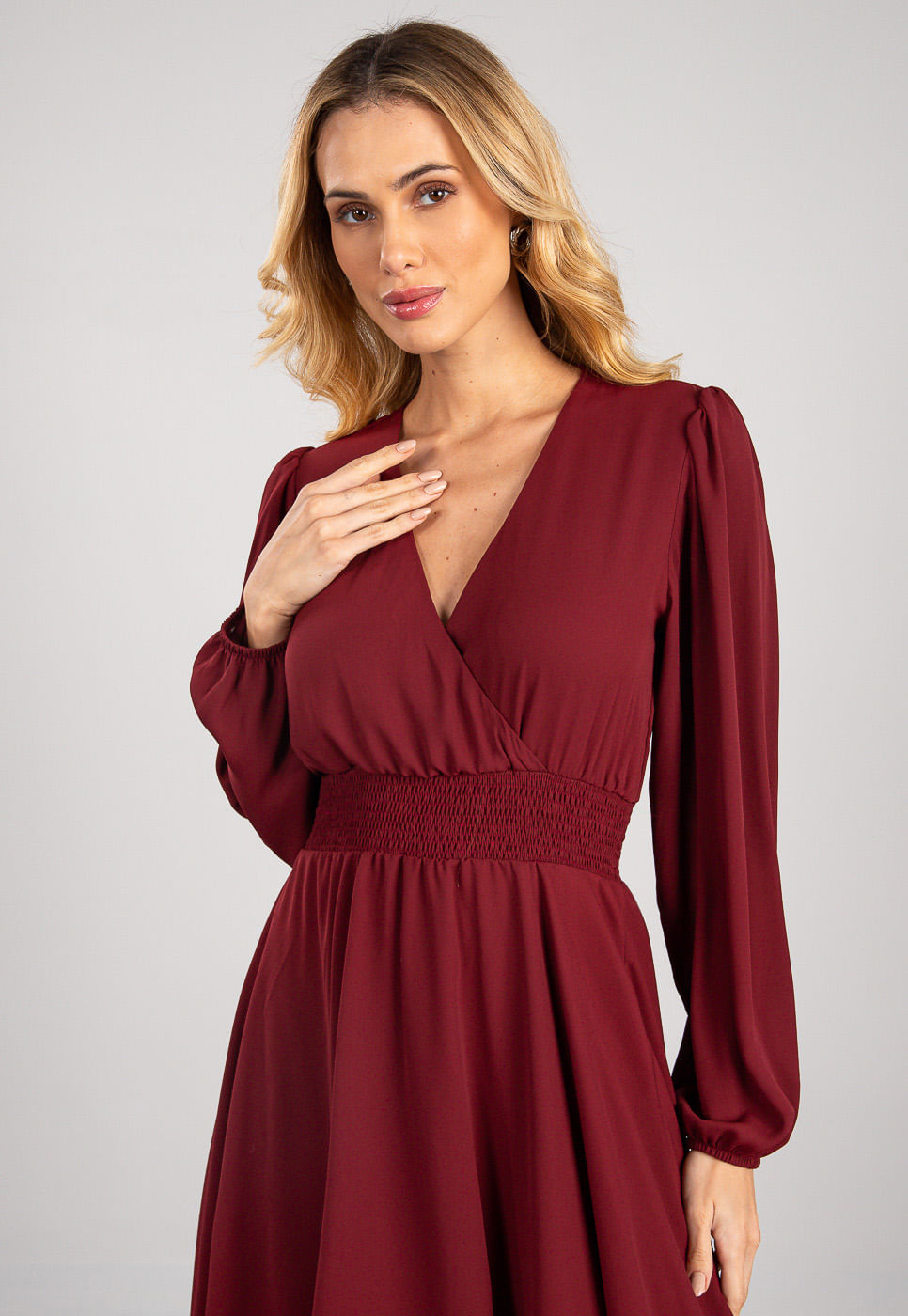 241030716A_VESTIDO-LONGO-COM-BABADOS-EM-CREPE-BORDO_5