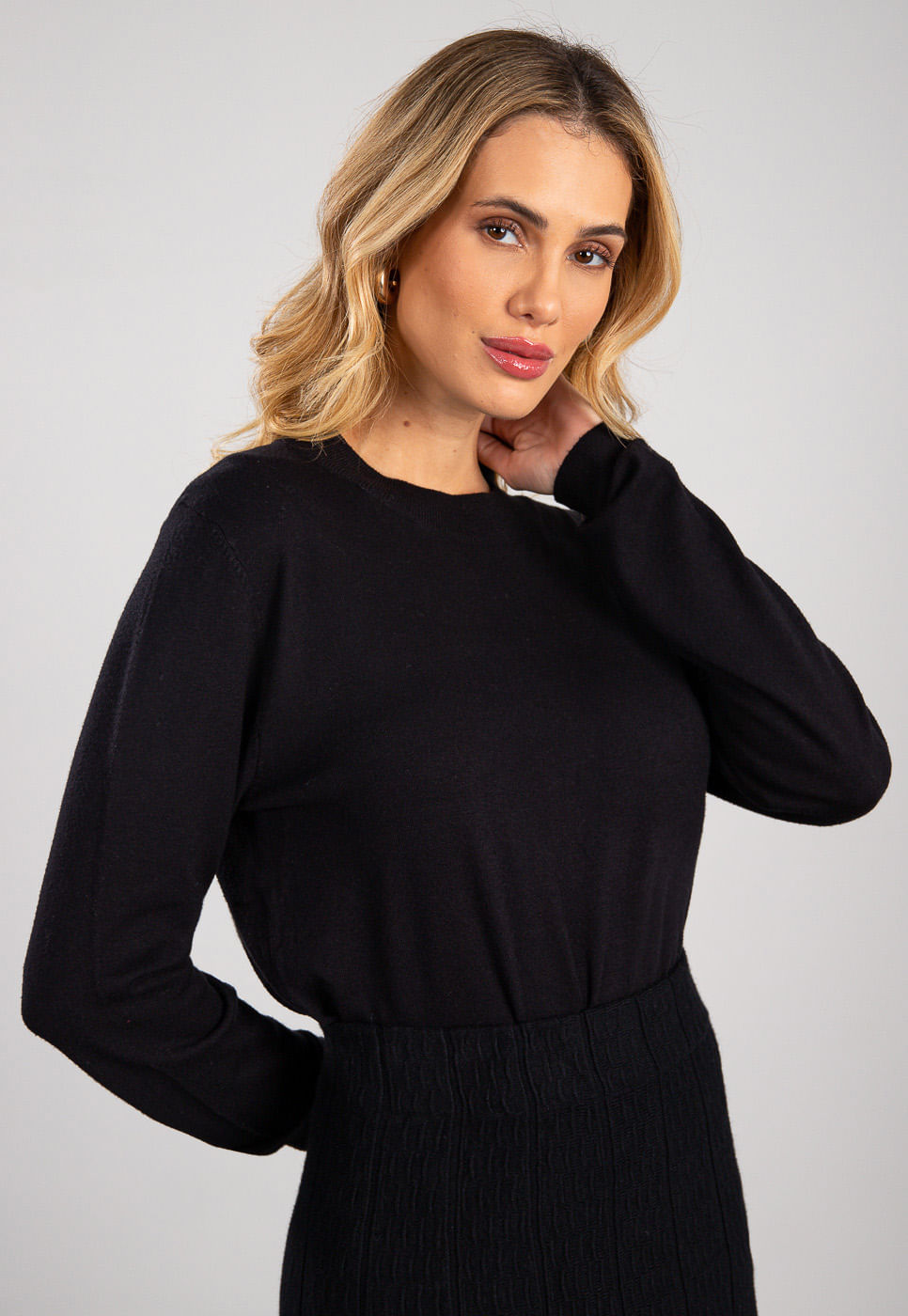 241011229E_BLUSA-ALONGADA-EM-TRICOT-PRETO_1