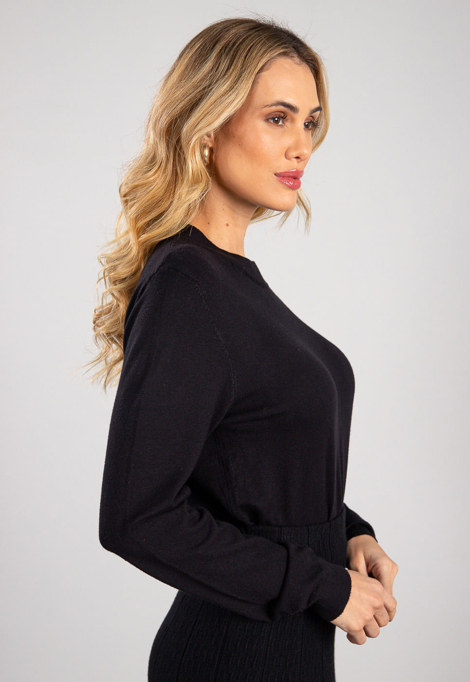 241011229E_BLUSA-ALONGADA-EM-TRICOT-PRETO_2