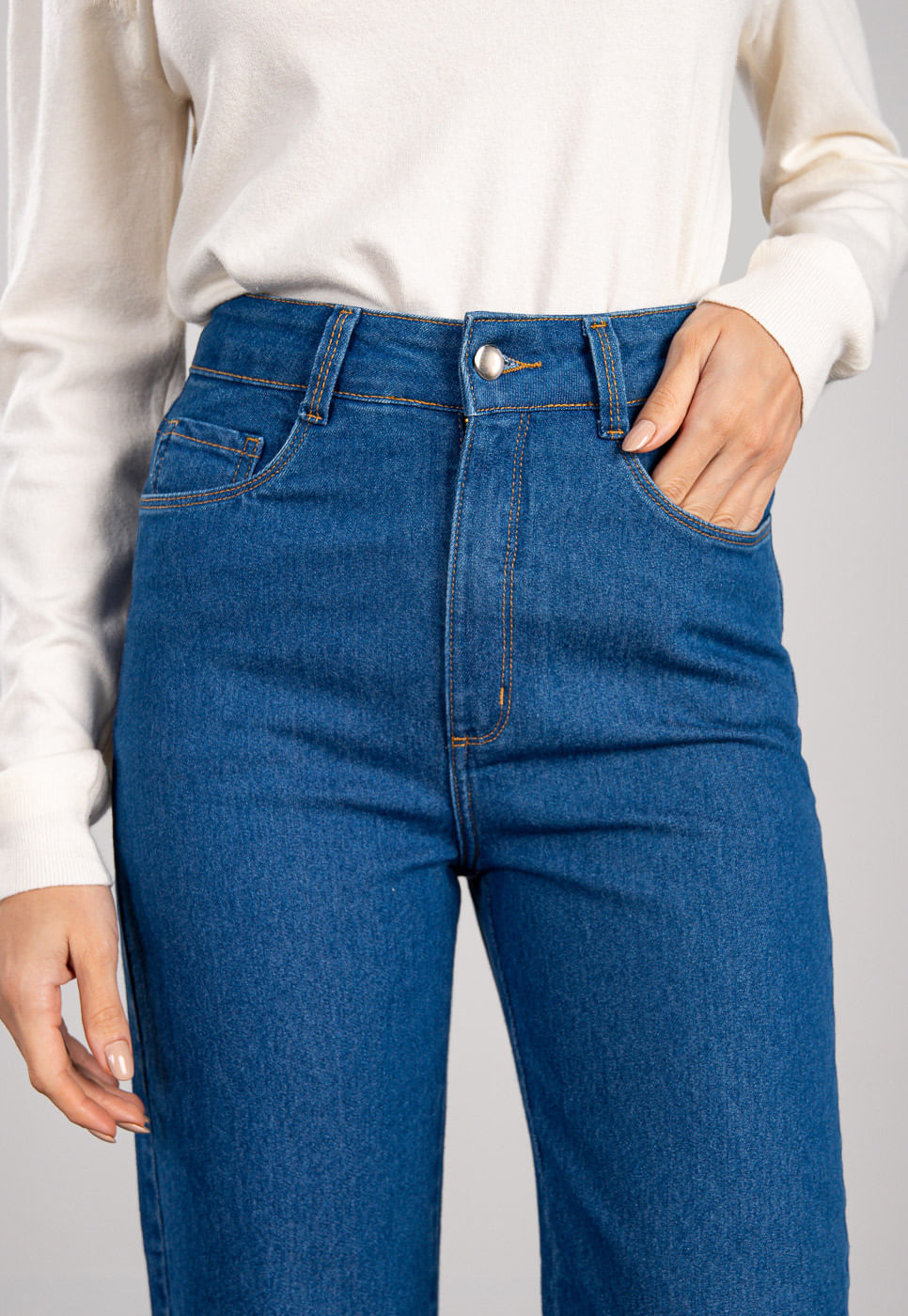 241070345A_CALCA-WIDE-LEG-COM-ABERTURA-NA-BARRA-EM-JEANS-AZUL-ESCURO_5