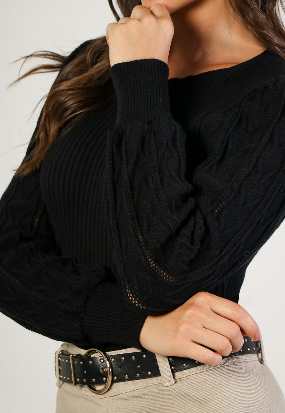 241011181A_BLUSA-EM-TRICOT-MANGA-BUFANTE-COM-TEXTURAS-PRETA_999