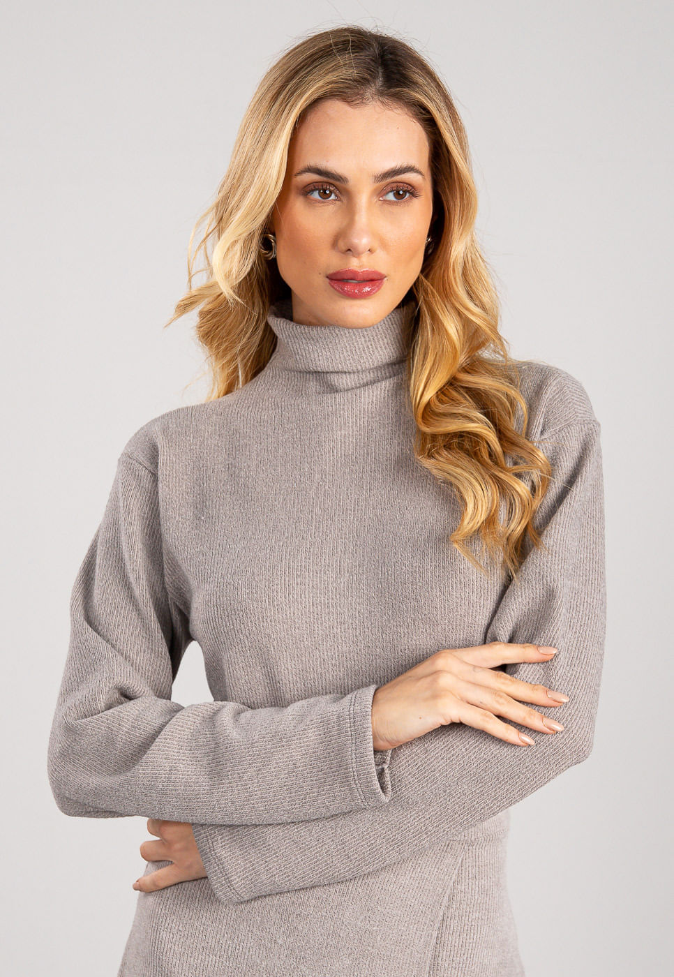 241011190A_BLUSA-GOLA-ALTA-EM-TRICOT-CANELADO-CINZA-MESCLA_1