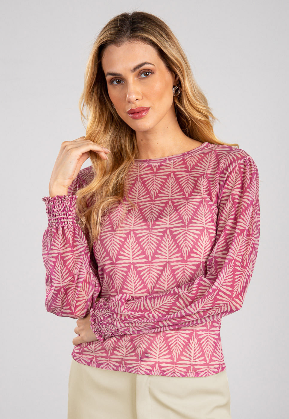 241011232A_BLUSA-MANGA-BUFANTE-EM-TULE-ABSTRATO-ROSA_2