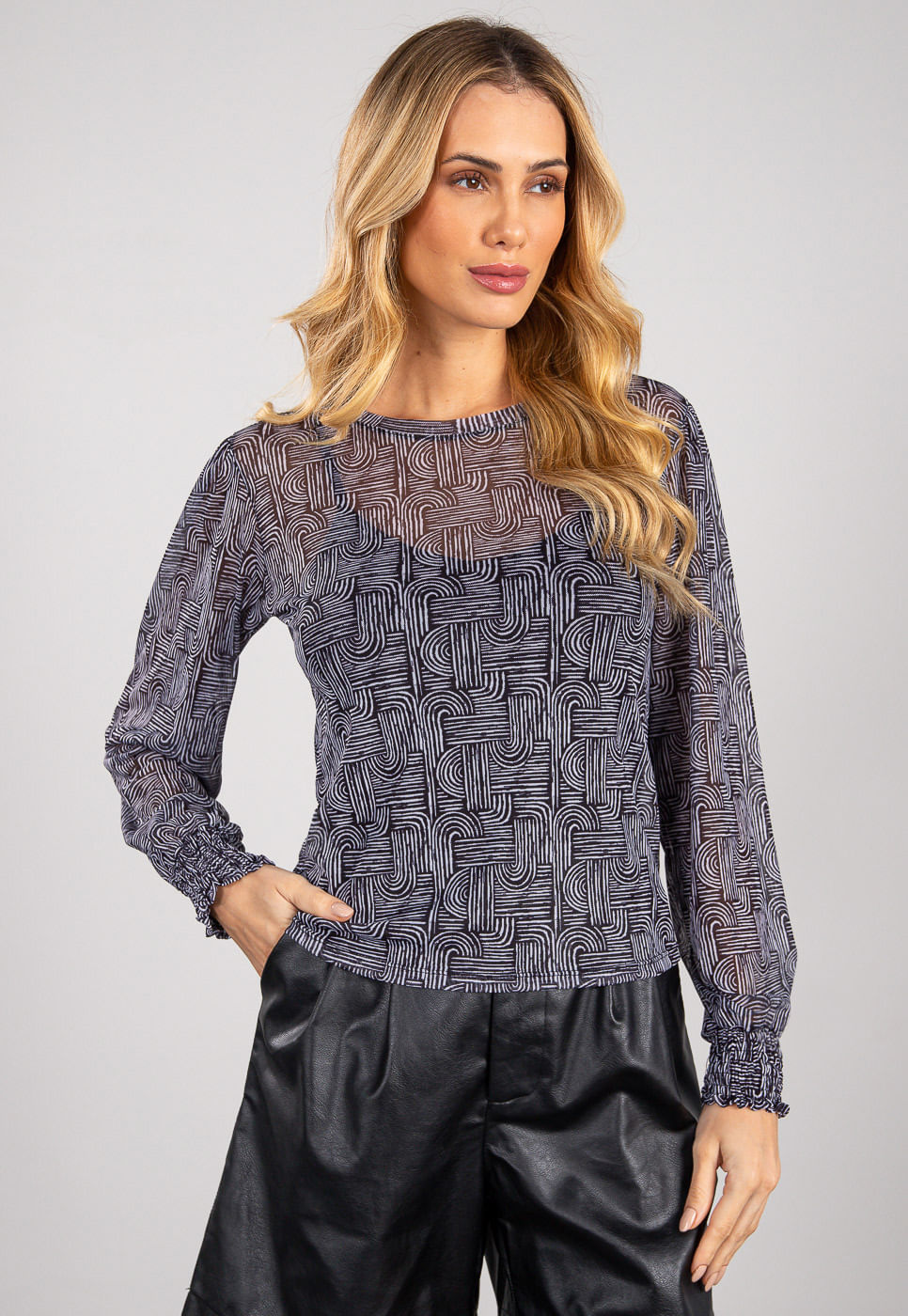 241011232B_BLUSA-MANGA-BUFANTE-EM-TULE-ORNAMENTAL-PRETO_4