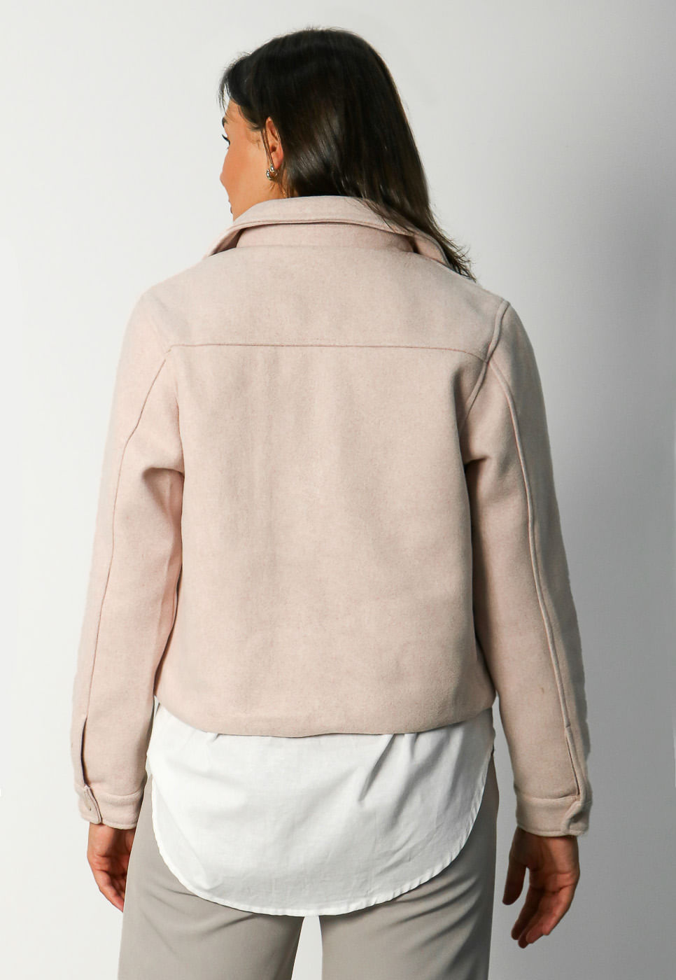 241080216B_CASACO-OVERSIZED-COM-BOLSOS-EM-LA-BATIDA-ROSA-ESTONADO_3