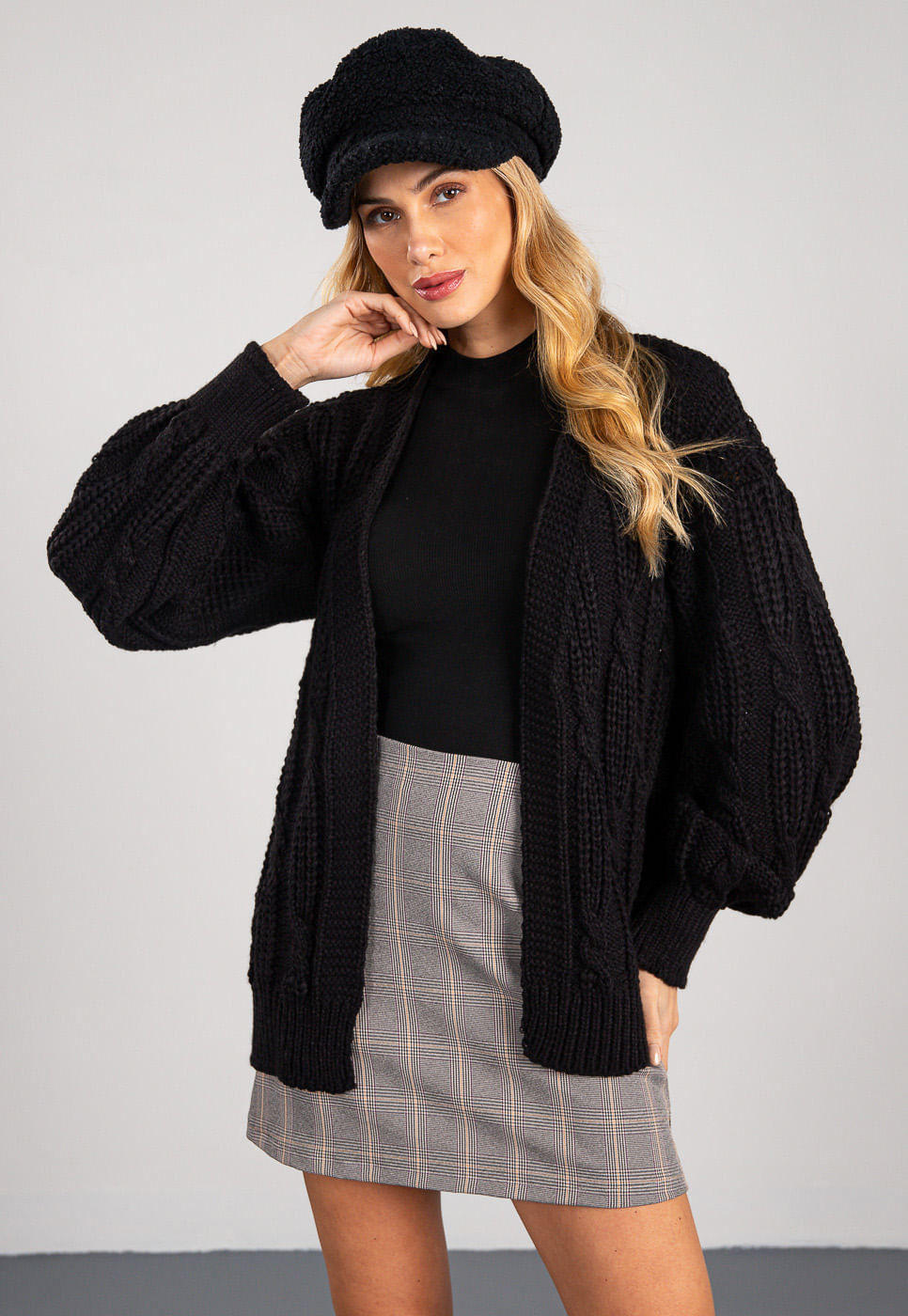241080210A_CARDIGAN-ALONGADO-MANGA-BUFANTE-EM-TRICOT-PRETO_1