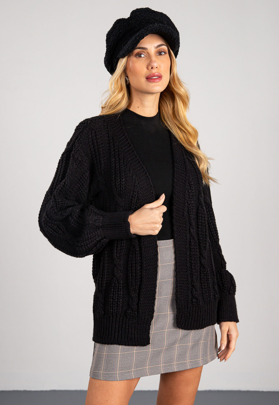 241080210A_CARDIGAN-ALONGADO-MANGA-BUFANTE-EM-TRICOT-PRETO_3