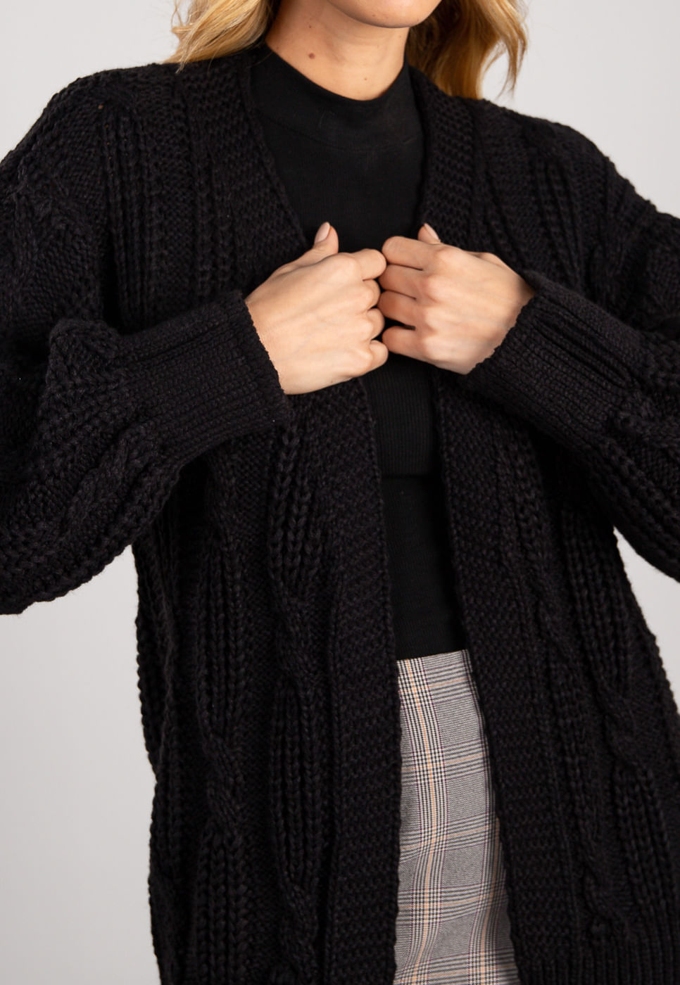 241080210A_CARDIGAN-ALONGADO-MANGA-BUFANTE-EM-TRICOT-PRETO_6