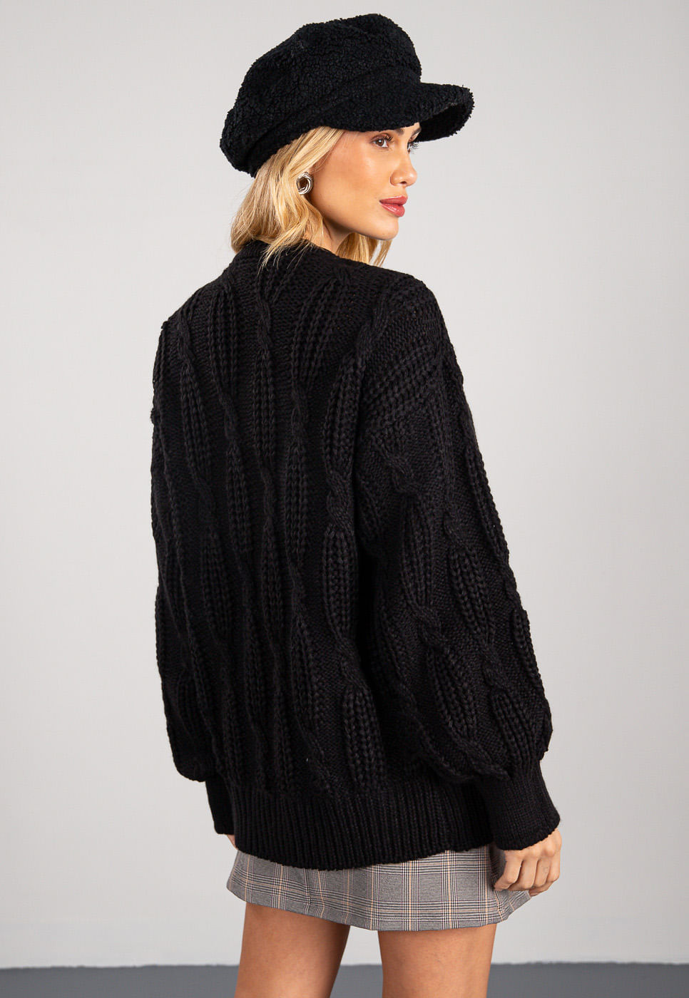 241080210A_CARDIGAN-ALONGADO-MANGA-BUFANTE-EM-TRICOT-PRETO_7