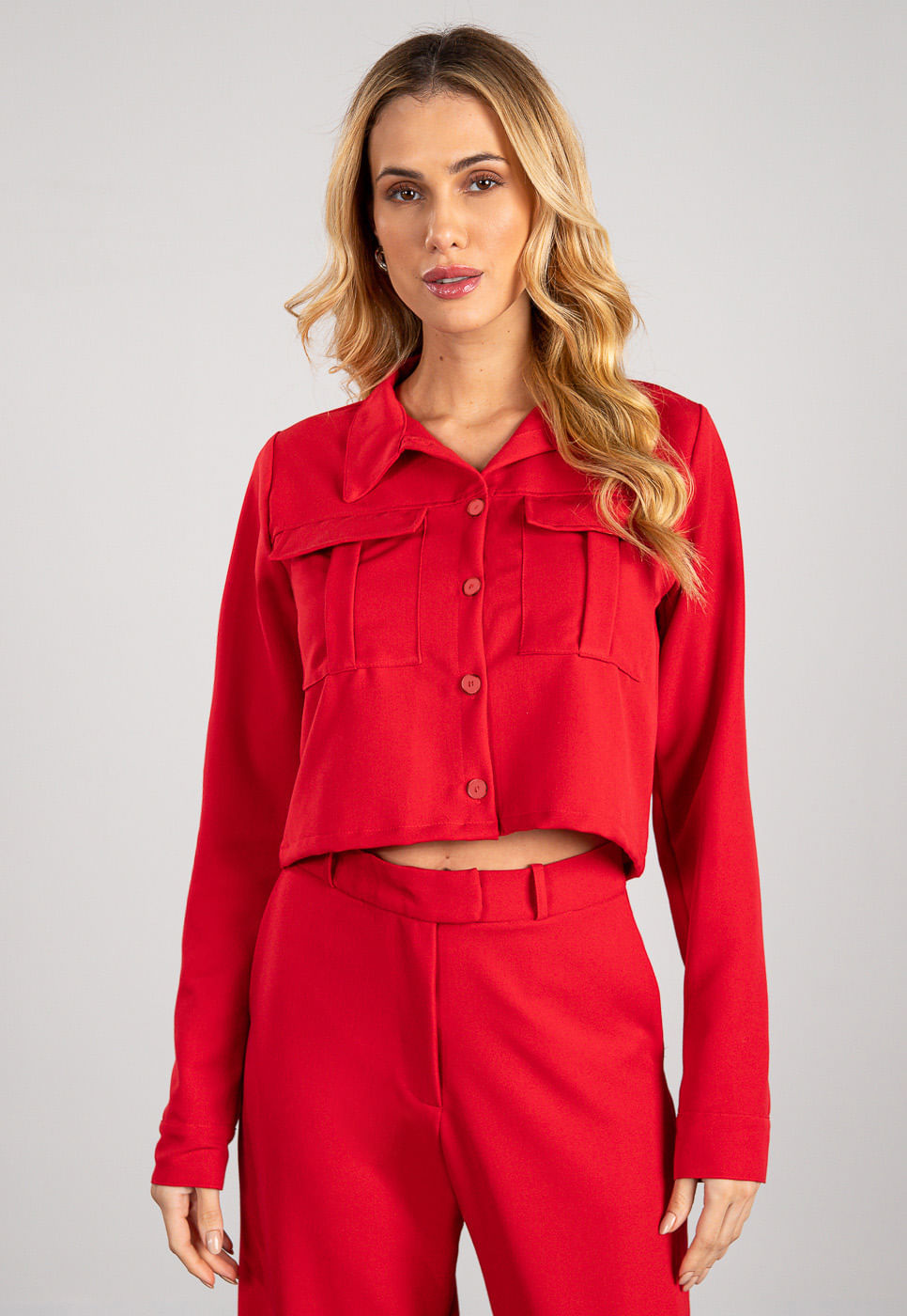 241011233A_CAMISA-CROPPED-EM-ALFAIATARIA-VERMELHO_1