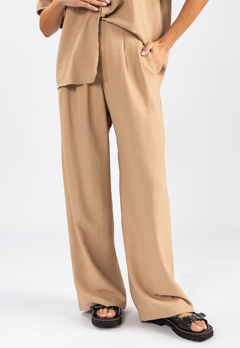 242070360A_CALCA-PANTALONA-COM-PREGAS-EM-ALFAIATARIA-BEGE_999