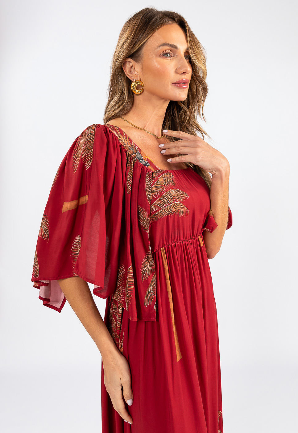 242030723A_VESTIDO-LONGO-MANGA-AMPLA-EM-VISCOSE-COM-ESTAMPA-COQUEIRO-MAXI-VERMELHO_9