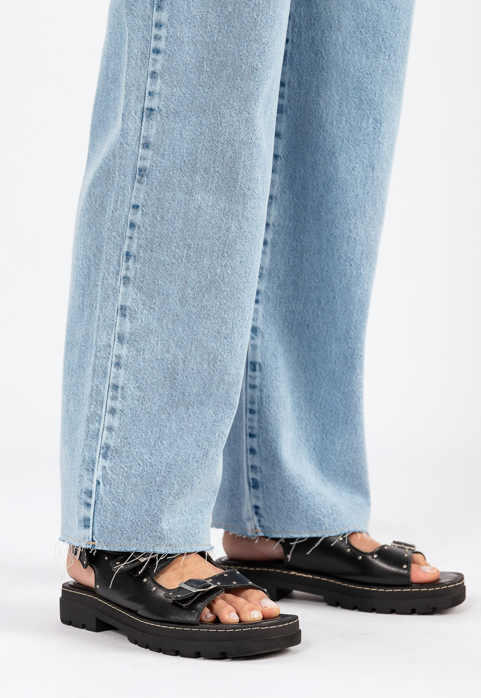 242070355A_CALCA-RETA-CINTURA-ALTA-EM-JEANS-AZUL-CLARO_999